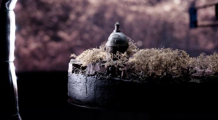 Cette installation artistique a été réalisée en résidence au Quai des Savoirs en octobre 2023 et présentée au festival Lumières sur le Quai.

🎧Écouter la pastille sonore explicative 👇
quaidessavoirs.toulouse-metropole.fr/2023/11/06/lha…