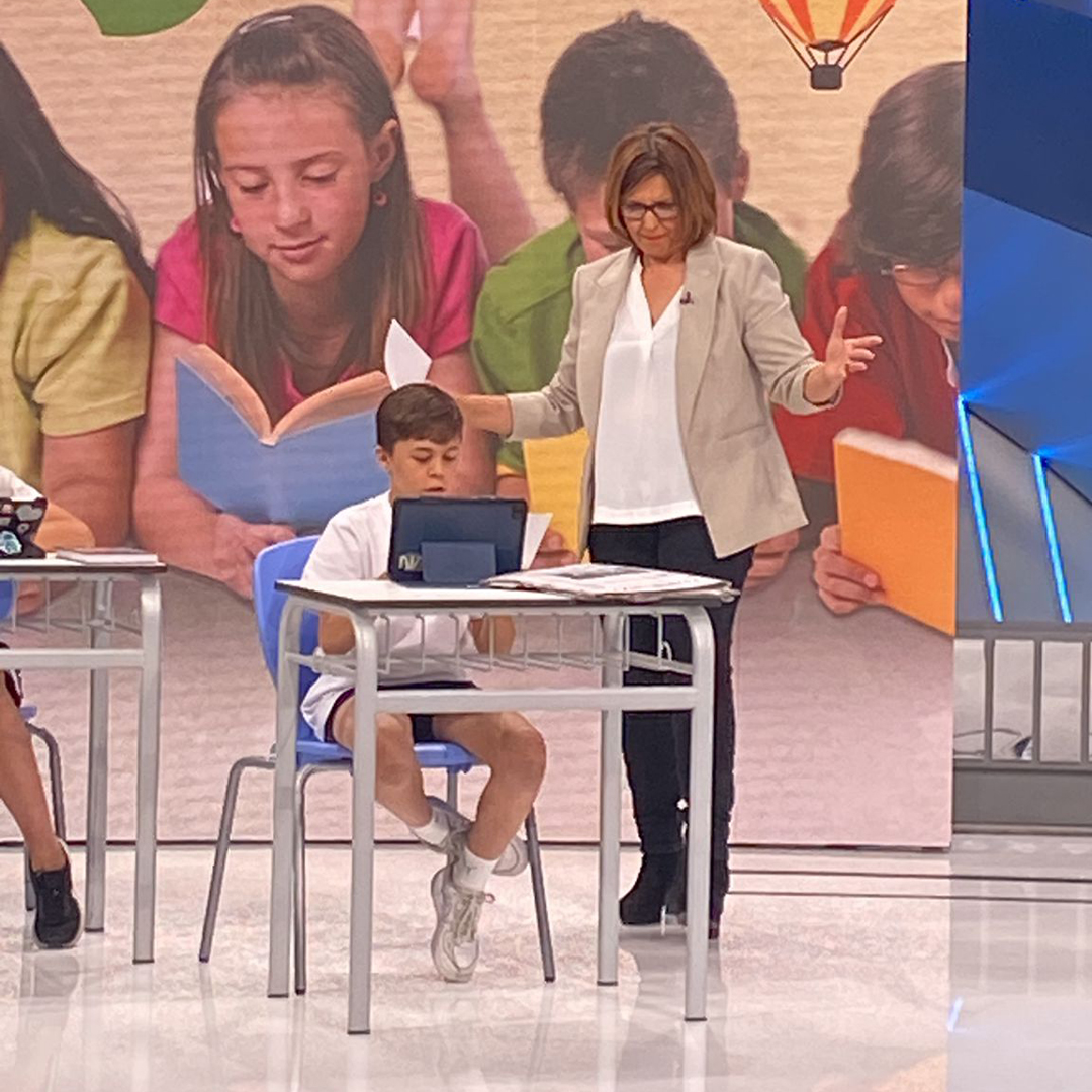 supertics's tweet photo. En el plato de @telemadrid , en un reportaje del programa Buenos días Madrid con nuestra compañera @mjpalop y alumnos de @salesianosatoch , acerca del primer estudio específico sobre comprensión lectora que se realiza en España, el Test NCL. https://t.co/HdnpP824qH