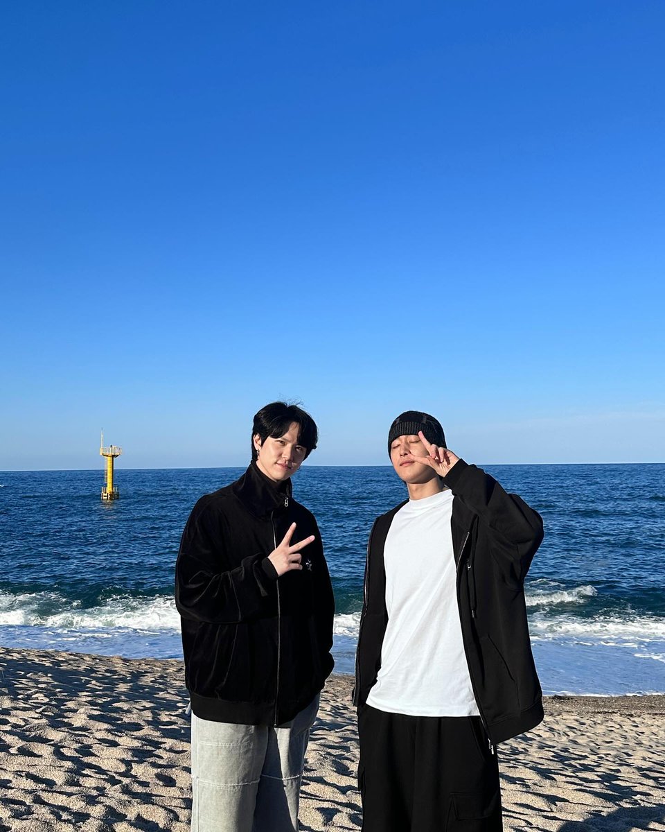 RUIs_Shrine's tweet photo. 240604 #김너무한 #위아이 #WEi #김동한버블

영상 공개해 줄 줄이야
근까 지금 물속은 속ㅇ..ㅗㅅ... 이라는 크흠

와중에 용하 슬리퍼 쓸려간 거야? ㅋㅋㅋㅋ 동한이는 물 맞고 정신 못차리고 있는 것 같고 ㅋㅋㅋㅋ

영상 공유에 무한한 감사함을 🙏 https://t.co/pU3OizDnmo