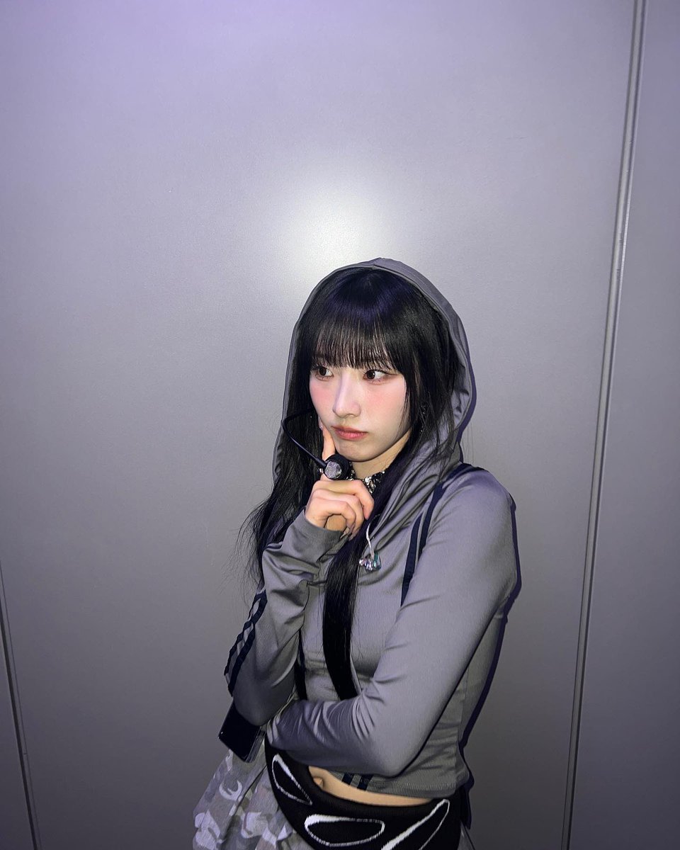 haseul_lq's tweet photo. obsessed with this look https://t.co/7WuxkEHs4a