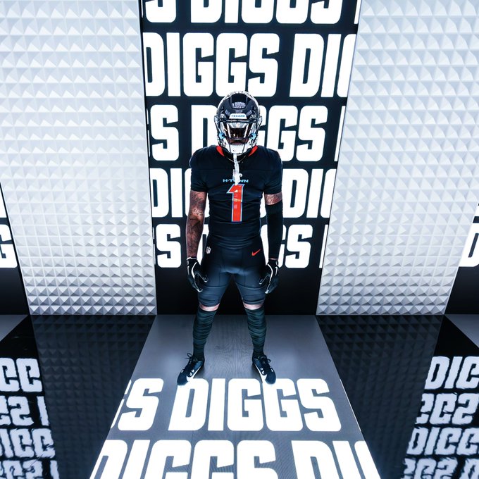 PFF_Fantasy's tweet photo. Stefon Diggs looks too clean in the Texans new uniforms 😮‍💨

(📸via @HoustonTexans) https://t.co/boJMUpccBD