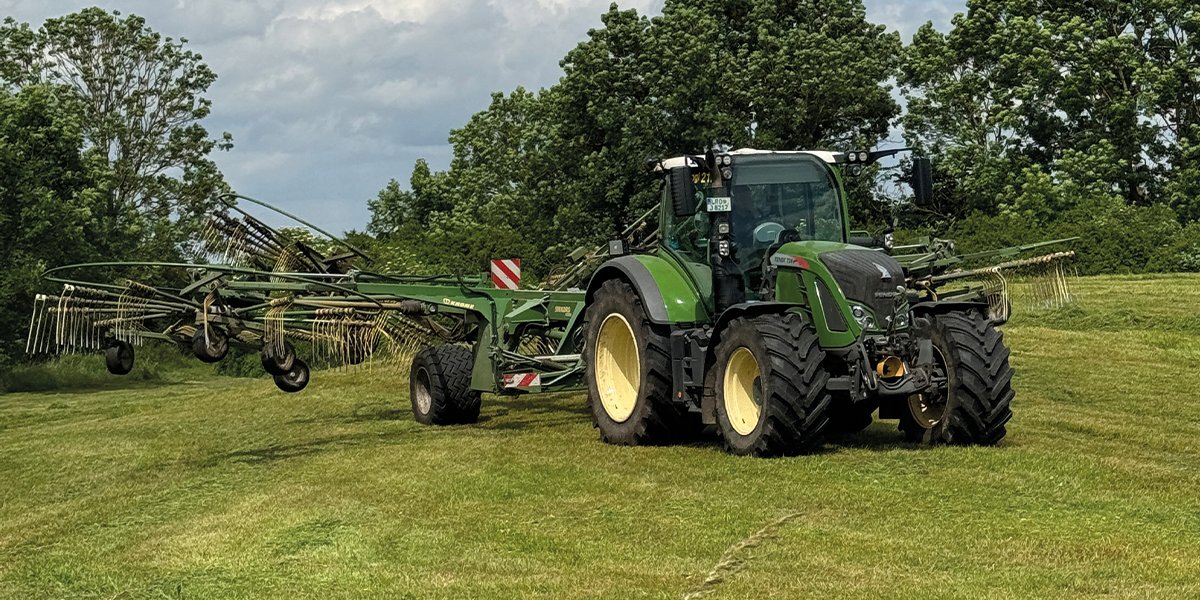 AMGFamily63's tweet image. We feed everyone, even those who don't like us😝

#Farming #Farm #mowing 🚜🧑‍🌾👩‍🌾🧺

@JeremyClarkson @RealHawkstone #diddlysquat
@TufferB @N0TINSERVICE @keithhi48929916 #hawkstonelager @thedogman_918 @Chappers2013