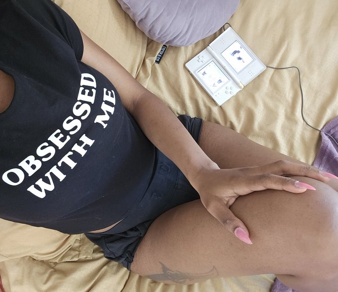Just living that soft life, funded by you😘  Findomnl femdomnl paypig humanatm humanashtray simp ebony