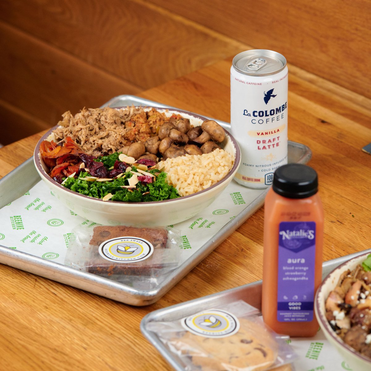 beehivekitchen's tweet photo. Lunchtime #goals 🐝 Refuel for the day with a healthy bowl, a refreshing drink and a gluten-free treat! 

#healthybowl #lunchtime #fll #cleaneating #glutenfree #fuelup #refresh https://t.co/0UMxY9g5OT