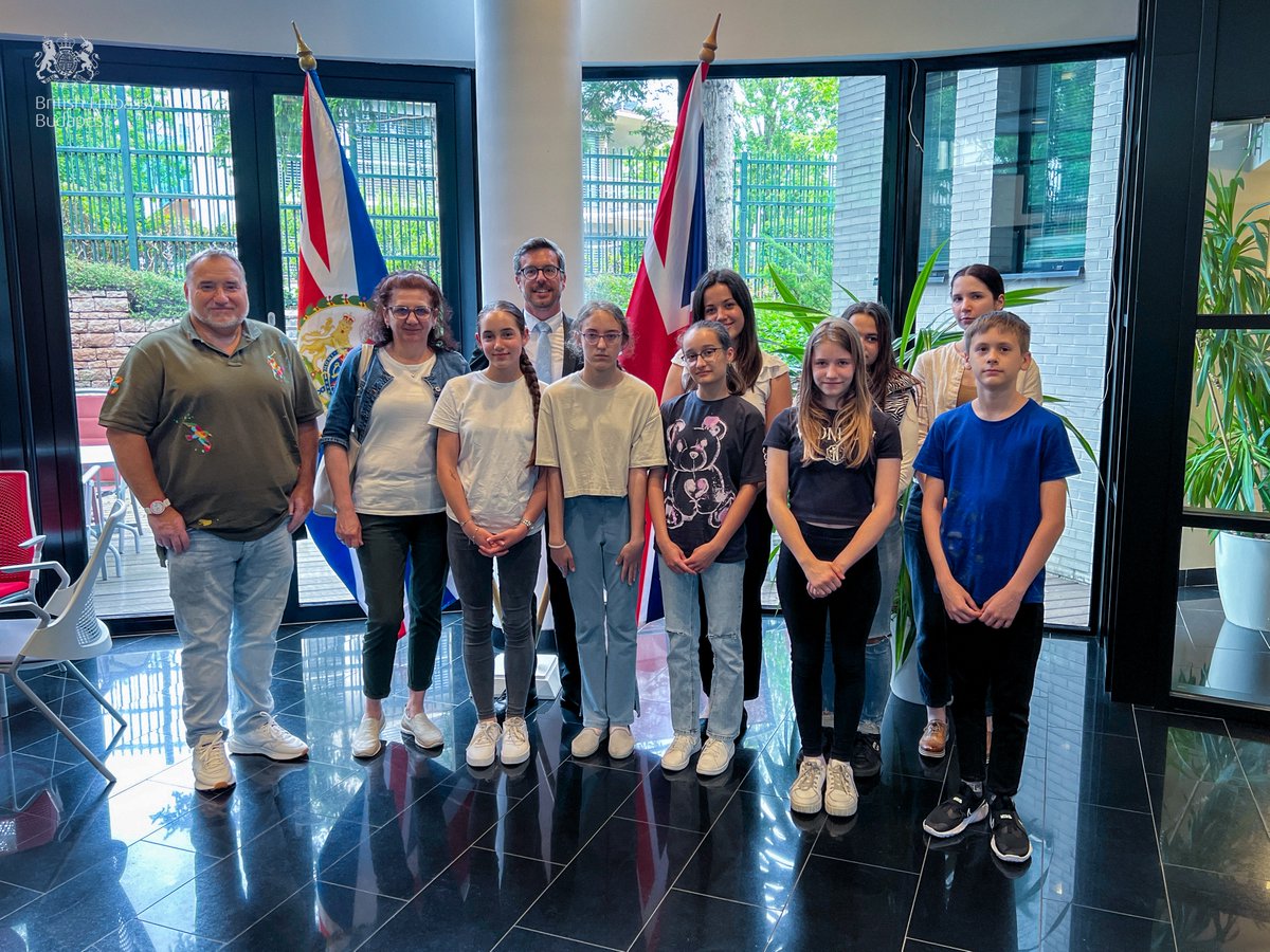 ukinhungary's tweet photo. Students from Lutheran High School of Deák Square & Fülöpjakab Primary School visited us to learn about the Embassy’s work first-hand. They met with 2nd Secretary Leslie Hayler & had the opportunity to learn about His Majesty’s #DiplomaticService & life within an embassy. 🇬🇧🇭🇺🧑🎓 https://t.co/og0YUZRiiH