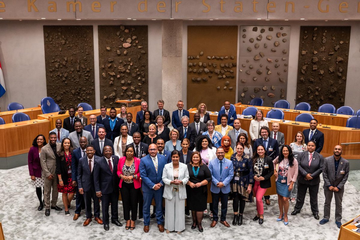EersteKamer's tweet photo. Van 7 tot en met 10 juni vergadert het Interparlementair Koninkrijksoverleg (#IPKO) in de Eerste Kamer. Delegaties van de Staten van Aruba, Curaçao en Sint Maarten vergaderen met @Staten_Generaal over onderwerpen die de landen aangaan. ⤵️
https://t.co/wpJfW9x4a5 https://t.co/fw1bBx91bX