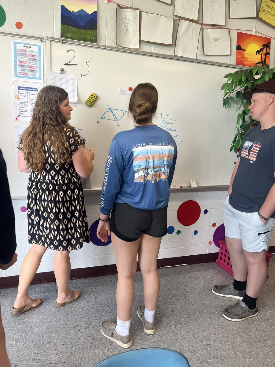 mrstaylor116's tweet photo. Had the opportunity to observe the amazing @Jenna0512JB implementing #BuildingThinkingClassrooms. She would make @pgliljedahl proud! #BBbees #BBpride https://t.co/Nwx5uwtlQI