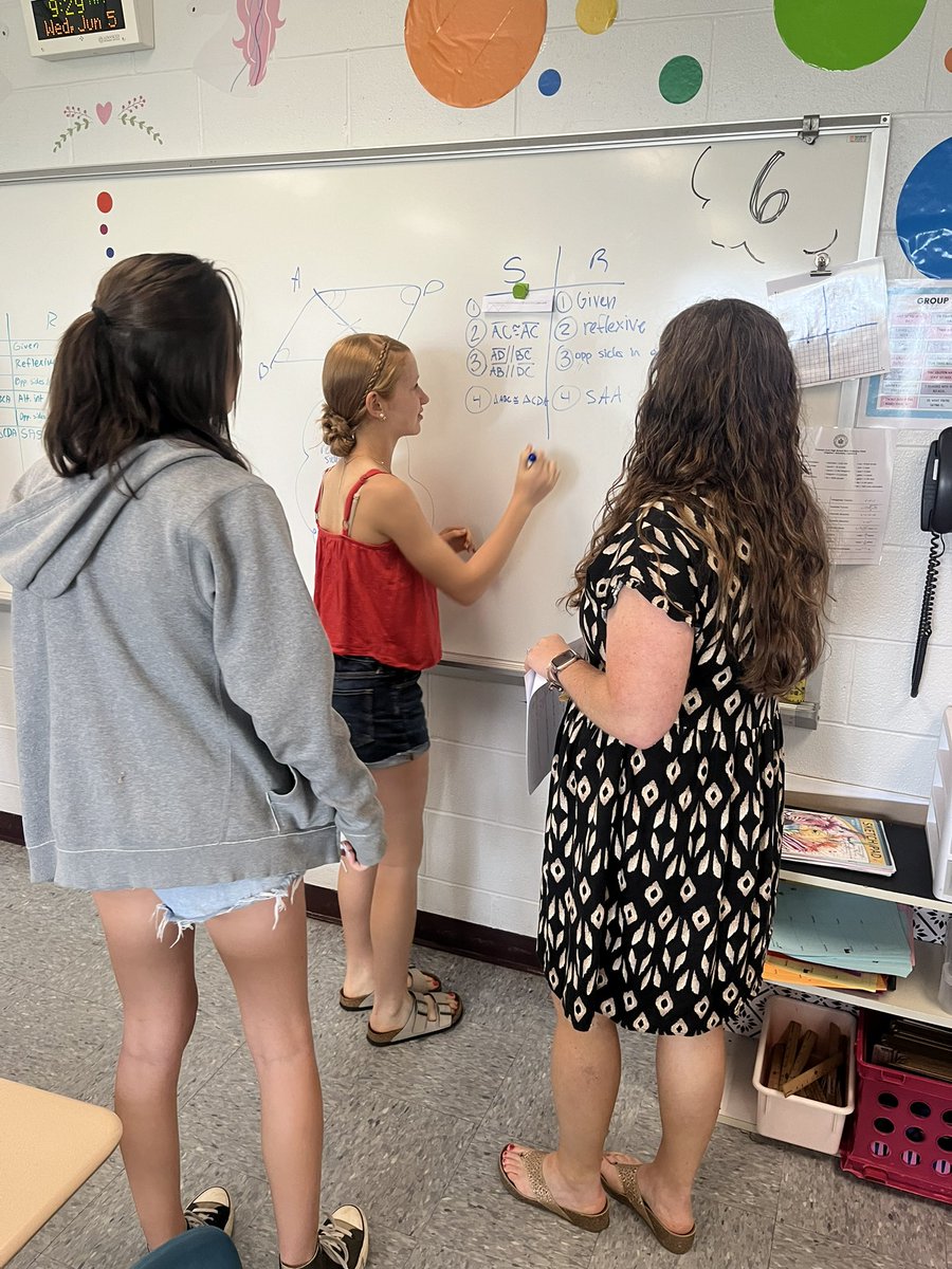 mrstaylor116's tweet photo. Had the opportunity to observe the amazing @Jenna0512JB implementing #BuildingThinkingClassrooms. She would make @pgliljedahl proud! #BBbees #BBpride https://t.co/Nwx5uwtlQI