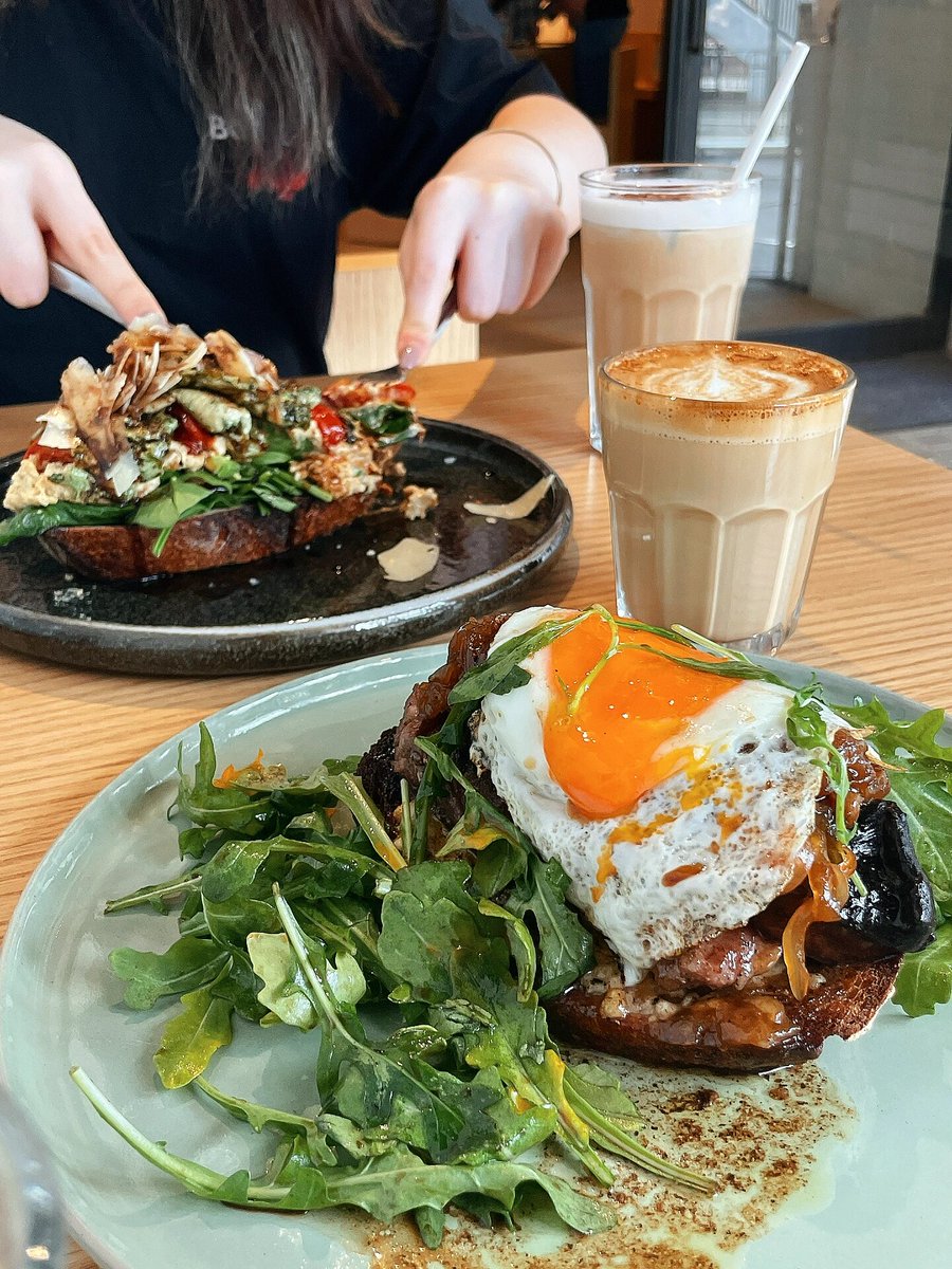 ison_mavic's tweet photo. Today I had a fun lunch with friends I haven't seen for a long time🍽 https://t.co/ljscGP6LNR