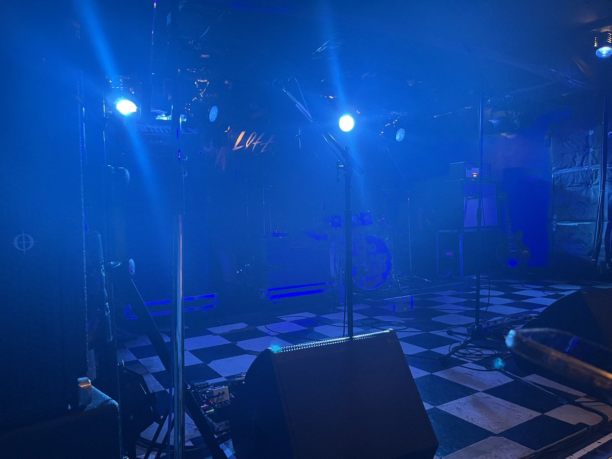 m_ma4120's tweet photo. 初めてのドロス小箱・最前列でした✨️
ヒロさん目の前あたりにいたのですが、
スピーカーガンガンでほぼ洋平さんの声しか聴こえなかったけど最高だった~~
最後に洋平さんにハイタッチして頂いて、忘れられない夜すぎる！！！ https://t.co/zAGMHG3nE2