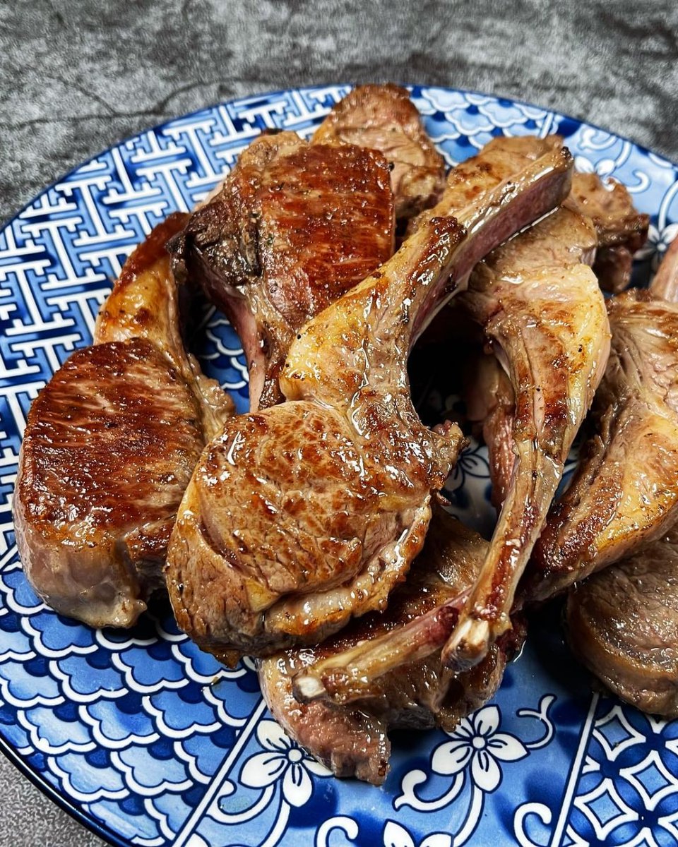 ohsnapletseat's tweet photo. Cumin Lamb Chops! Inspired by the Stir Fry Cumin Lamb dish! This is how we always make our lamb chops as cumin really goes so well with lamb / mutton. You can pan fry them or grill them too! Recipe link - https://t.co/5snOKL3i7b
.
.
.
#homecooking #lambmeat #cuminlamb https://t.co/zBWMovOUwB