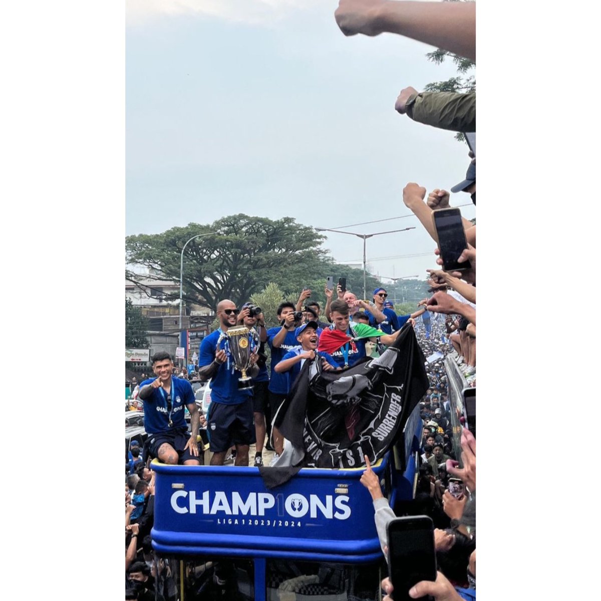 RNovalwa's tweet photo. PERSIB SAMPAI MATI ! https://t.co/MZO0RGUnUc