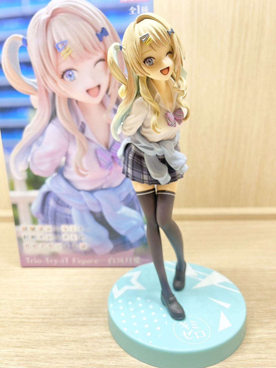 n_makiko's tweet photo. 月愛のフィギュアの見本いただきました！
フィギュアは詳しくないんですけど、造形とか彩色とか細部までちゃんとしていて、これはハイクオリティなのでは！？
プライズ（クレーンゲーム景品）で、すでに売り切れのお店も出ているらしいので、お早めにゲットされてください！
https://t.co/pbLnXrlaA2 https://t.co/JYINsHEtAj