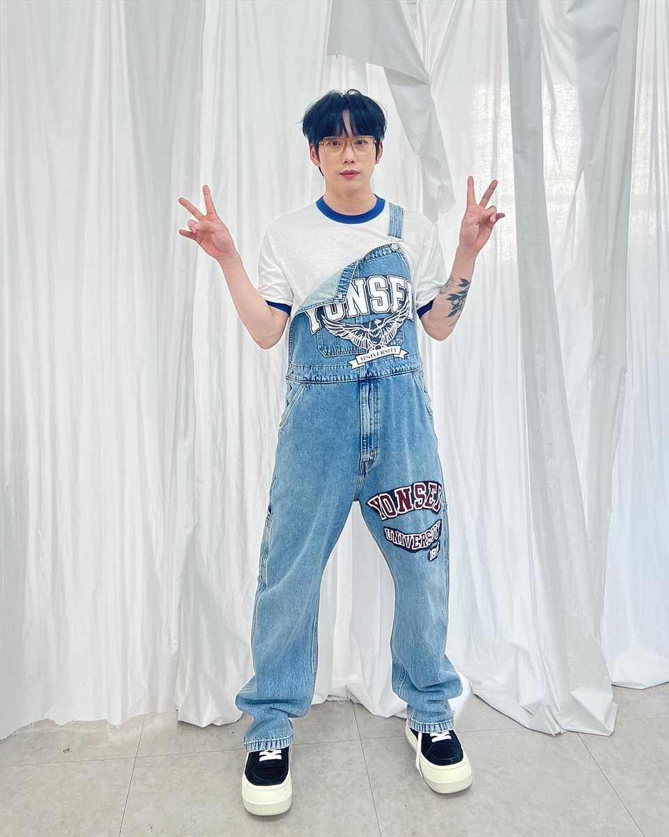 kwon_yeol_'s tweet photo. 연세대 후보 착장들🥺🥺 https://t.co/eGBw7A9tIx