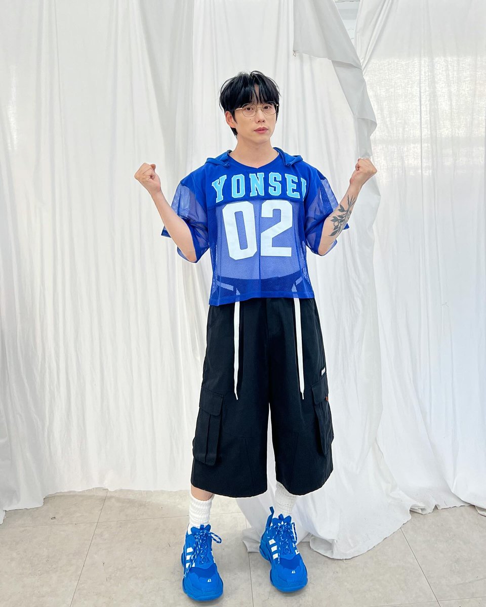 kwon_yeol_'s tweet photo. 연세대 후보 착장들🥺🥺 https://t.co/eGBw7A9tIx