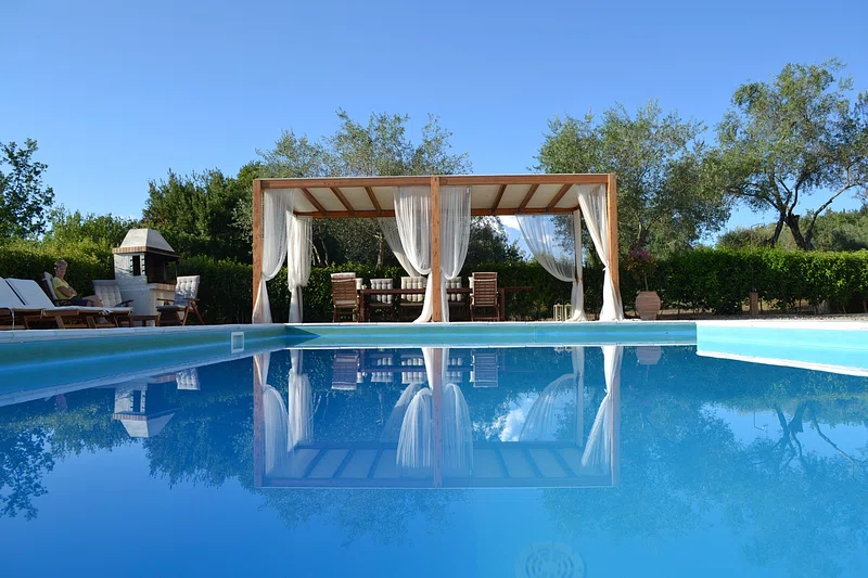 I found a company that’s disrupting a $10B/year industry.

• The market: Pool cleaning
• The target: Fragmented small biz’s
• The plan: Scale them. Big.

Here’s the breakdown: