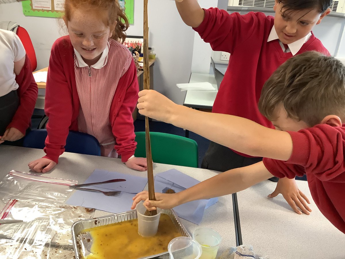 Barfordstpeters's tweet photo. Year 4 had a very interesting science lesson discovering how our digestive systems work! #bspScience https://t.co/CWmQxC1AE5