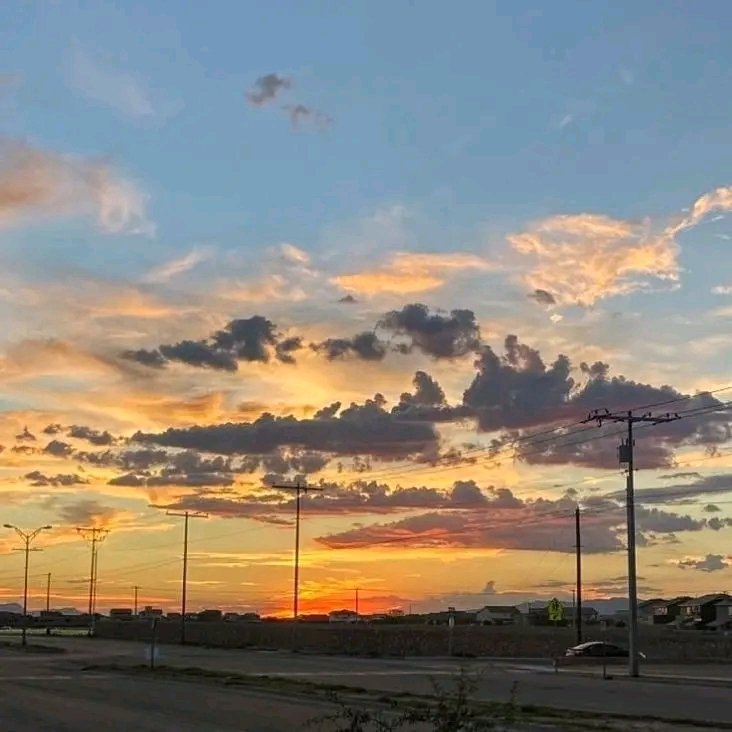 iAyubalvi's tweet photo. Sunsets are proof that endings can be beautiful too.🧡🫶🏻 https://t.co/e1bo88Gbis