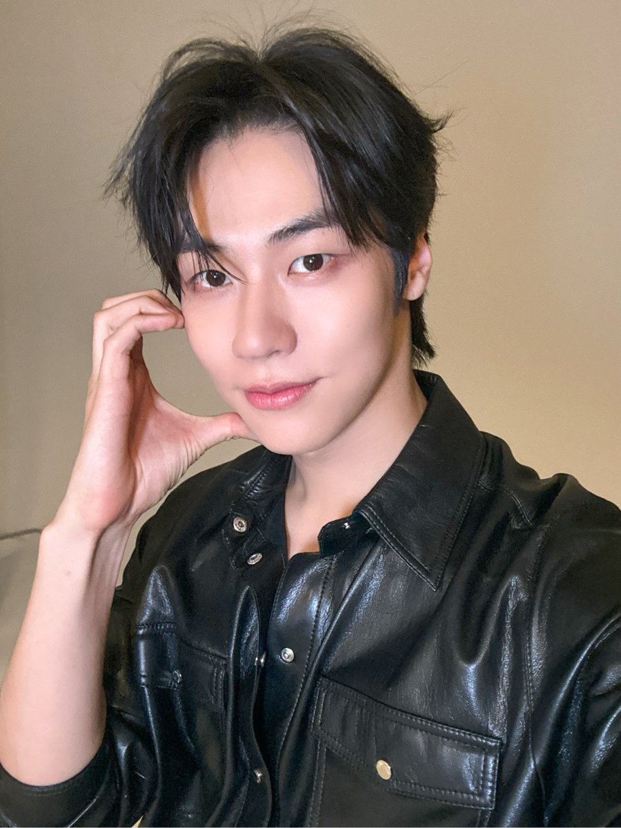 NFlyingofficial's tweet photo. 2024 N.Flying LIVE ‘HIDE-OUT’ ❤D-1❤

오직 N.Fia를 위한 HIDE OUT Photo📸

🗓 : 2024.06.07 8PM / 06.08 6PM / 06.09 5PM 
📌 : YES24 LIVE HALL

#NFlying #엔플라잉 #HIDE_OUT https://t.co/ezYAuirXCt