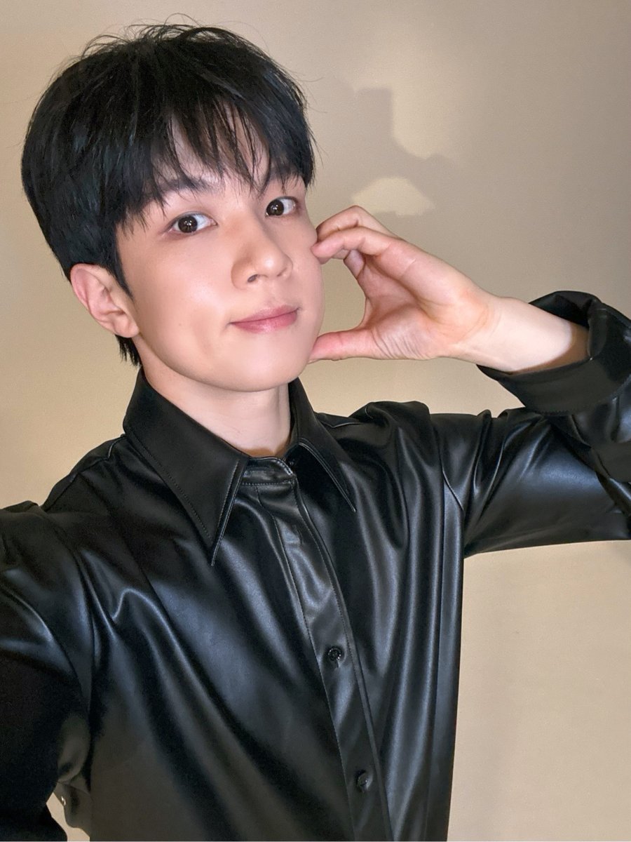 NFlyingofficial's tweet photo. 2024 N.Flying LIVE ‘HIDE-OUT’ ❤D-1❤

오직 N.Fia를 위한 HIDE OUT Photo📸

🗓 : 2024.06.07 8PM / 06.08 6PM / 06.09 5PM 
📌 : YES24 LIVE HALL

#NFlying #엔플라잉 #HIDE_OUT https://t.co/ezYAuirXCt