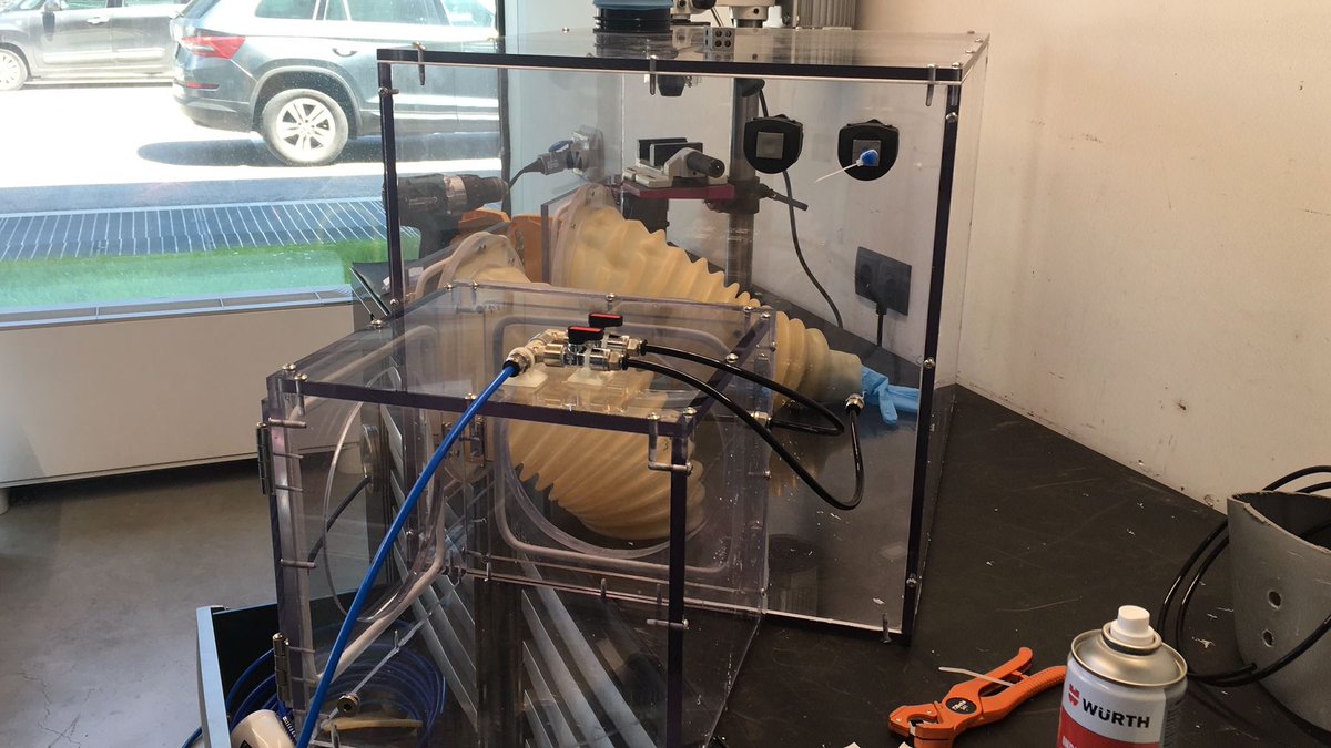A new portable hypoxic chamber is under construction! Congratulations to Sandro, Marco and Andreas :-)