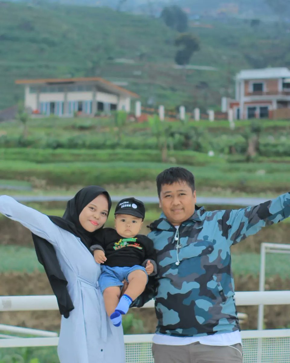 👨‍👩‍👦💙