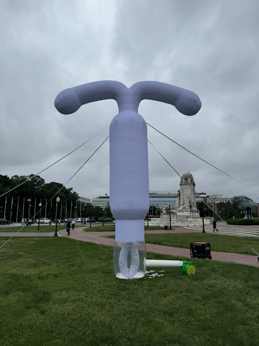 owermohle's tweet photo. Have you seen a 20 ft IUD before? Americans for Contraception erected it before Union Station ahead of the Senate’s vote on the Right for Contraception Act today.

They say they’ve gotten good reception so far and even “most men” recognize it. One: “It looks reproductive.” https://t.co/9NdJq1EtSZ