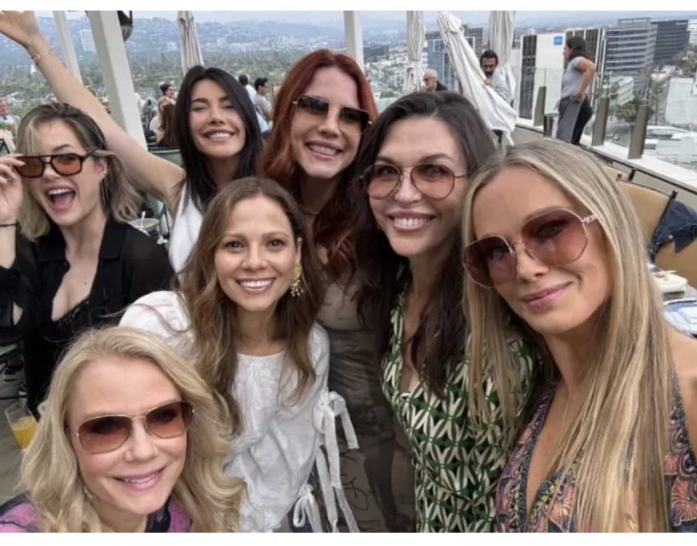 STEELK1969's tweet photo. #SoapDigest #LadiesWhoLunch2024Emmys
They’re all cute‼️
Beloved Queen Finola looks positively ROCKSTAR ready‼️👑🤩🔥🔥#Finfan #FinolaHughes #Fin39 #DaytimeEmmys #GH https://t.co/SZudubog8O