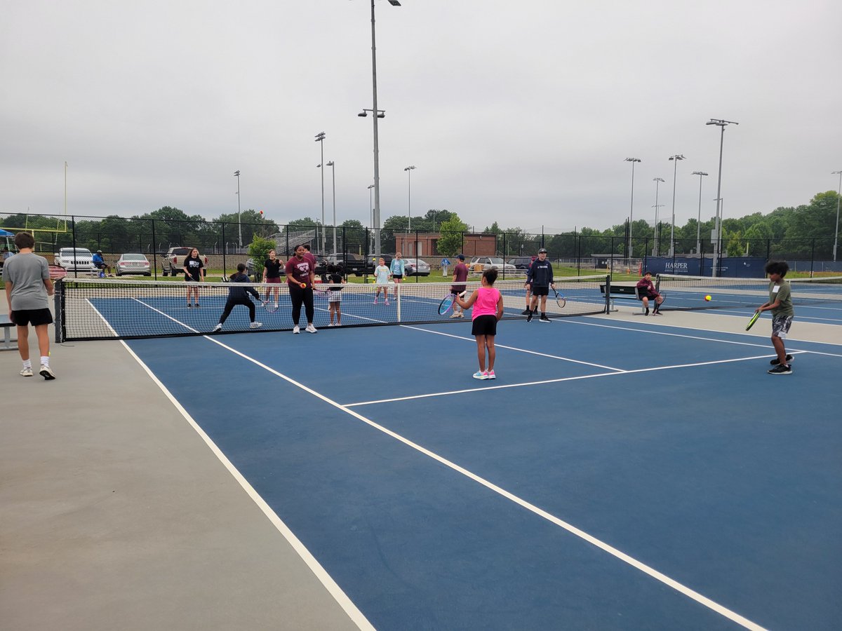 NickFuryFIHS44's tweet photo. #FutureFury back at it, on the courts today! Coach Reeves has them working on returns right now https://t.co/XoWPTeoaUB