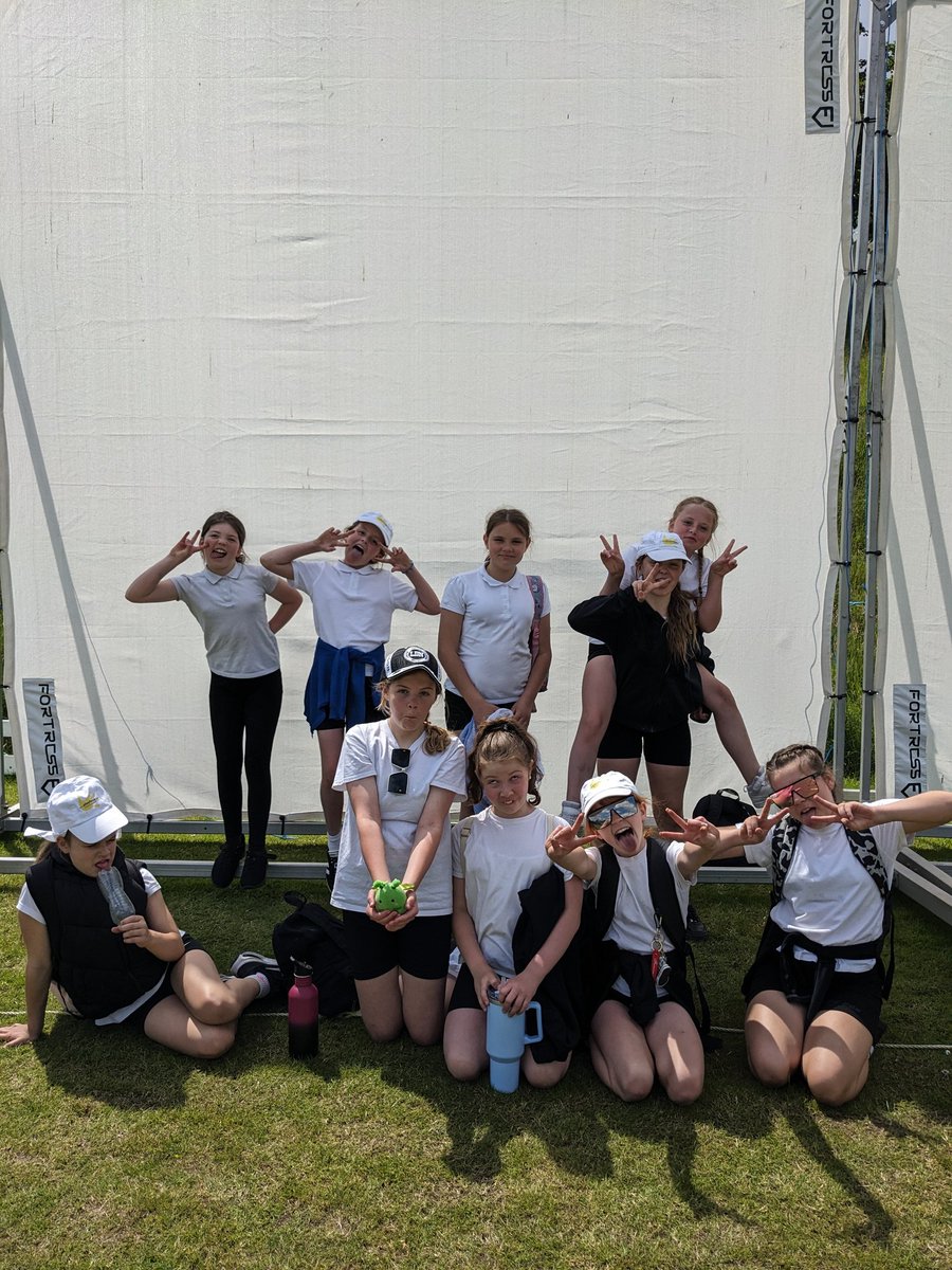 Cwmff_MrsO's tweet photo. Some of our Year 6 girls have had an amazing day of cricket thanks to Cricket Wales @CricketWales ! We're so proud of everyone's teamwork and sportsmanship! Well done, Girls! ,@cwmffrwdoer @cwmffMr_W https://t.co/i8TFJjIMVv