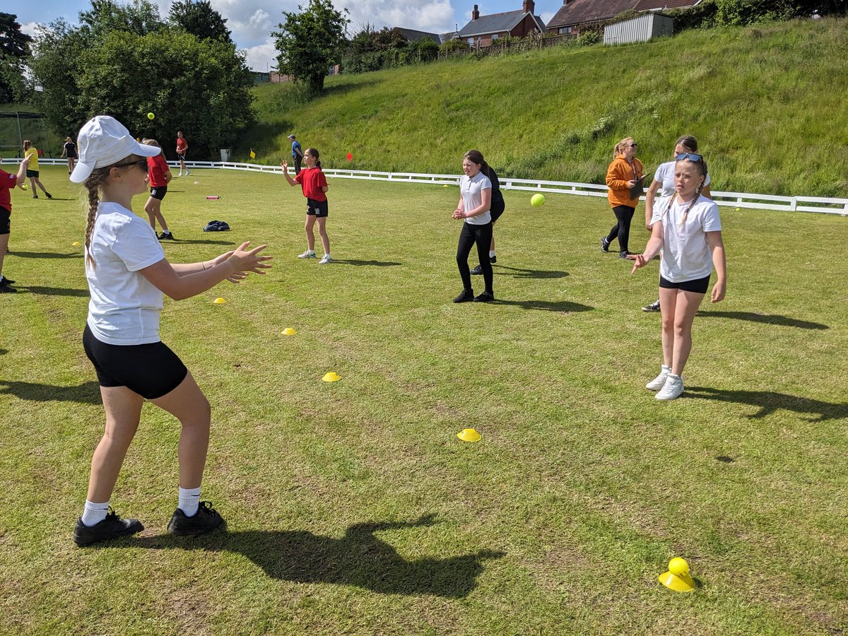 Cwmff_MrsO's tweet photo. Some of our Year 6 girls have had an amazing day of cricket thanks to Cricket Wales @CricketWales ! We're so proud of everyone's teamwork and sportsmanship! Well done, Girls! ,@cwmffrwdoer @cwmffMr_W https://t.co/i8TFJjIMVv