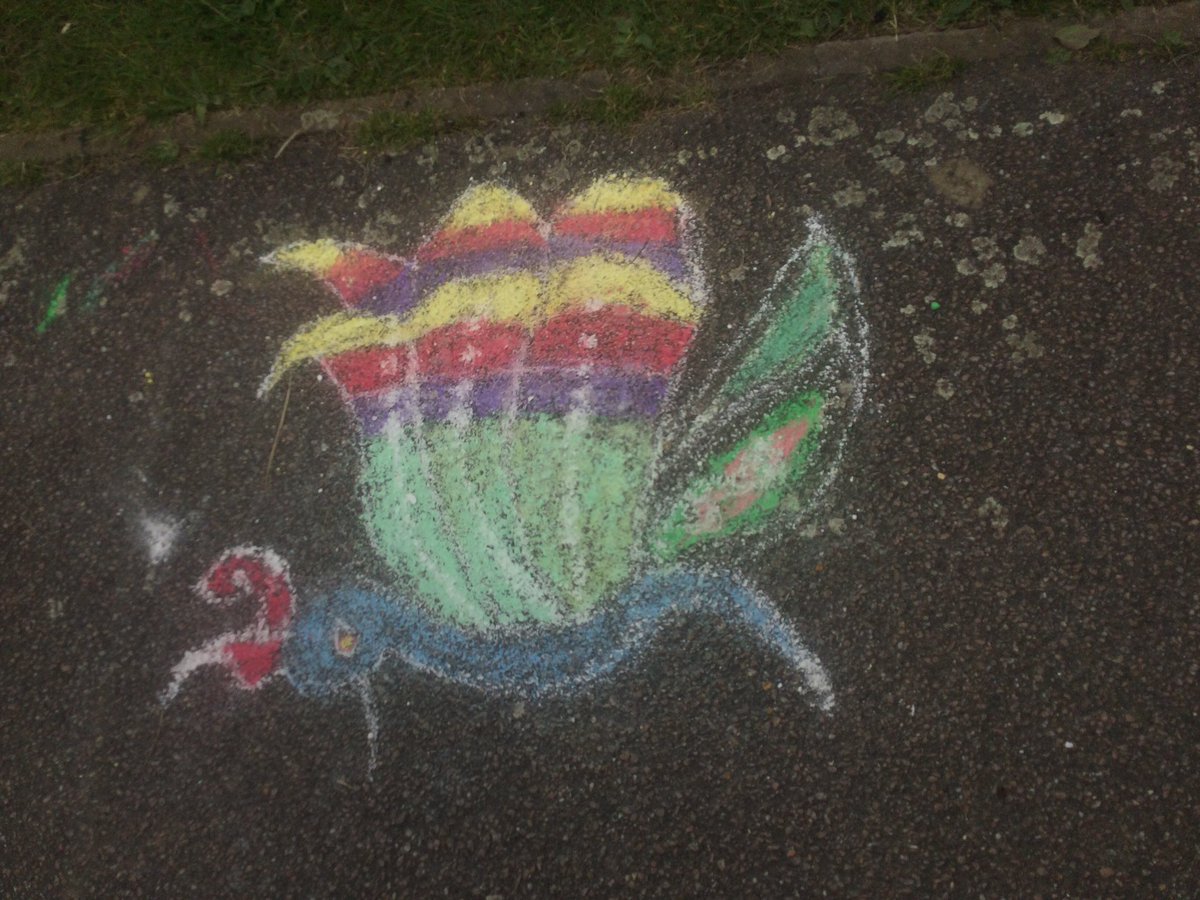 Yesterday our year 6 at GGA enjoyed prop making, painting, outdoor chalk art and designing Diwali patterns.