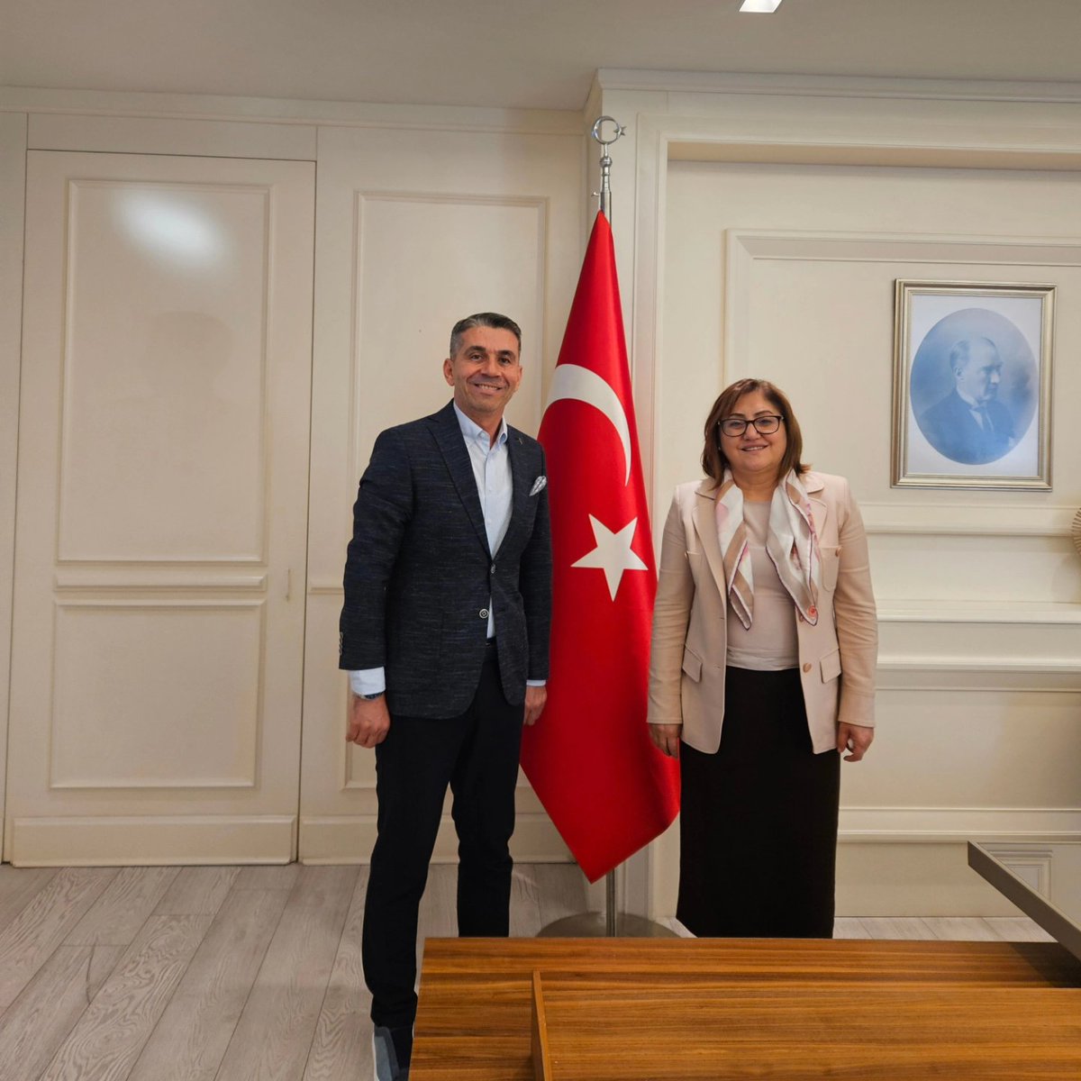 yenerdogruer's tweet photo. Gaziantep Büyükşehir Belediye Başkanımız Fatma ŞAHİN'e nazik kabulleri için teşekkür ederiz.
@FatmaSahin 
@perayesilcinar 
@perkenmudahale 
@ofdogruer https://t.co/AsSia1PwTJ