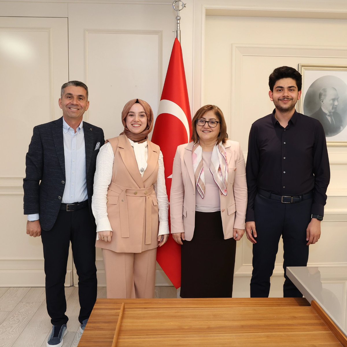 yenerdogruer's tweet photo. Gaziantep Büyükşehir Belediye Başkanımız Fatma ŞAHİN'e nazik kabulleri için teşekkür ederiz.
@FatmaSahin 
@perayesilcinar 
@perkenmudahale 
@ofdogruer https://t.co/AsSia1PwTJ