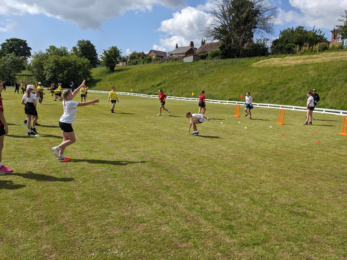 Cwmff_MrsO's tweet photo. Thanks @NewInnPrimary for joining us in a morning of cricket skills and drills with @CricketWales ! @cwmffrwdoer @cwmffMr_W https://t.co/bji7Yu8Xg7