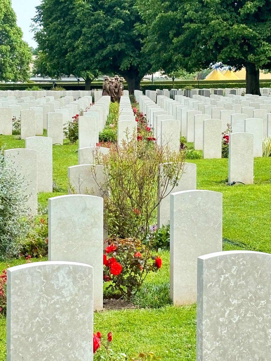 chrisshipitv's tweet photo. Bayeux war cemetery:
The final resting place of 4,100 souls makes it the largest Second World War Commonwealth cemetery in France. 
#dday80 https://t.co/IJg2XGpw6z