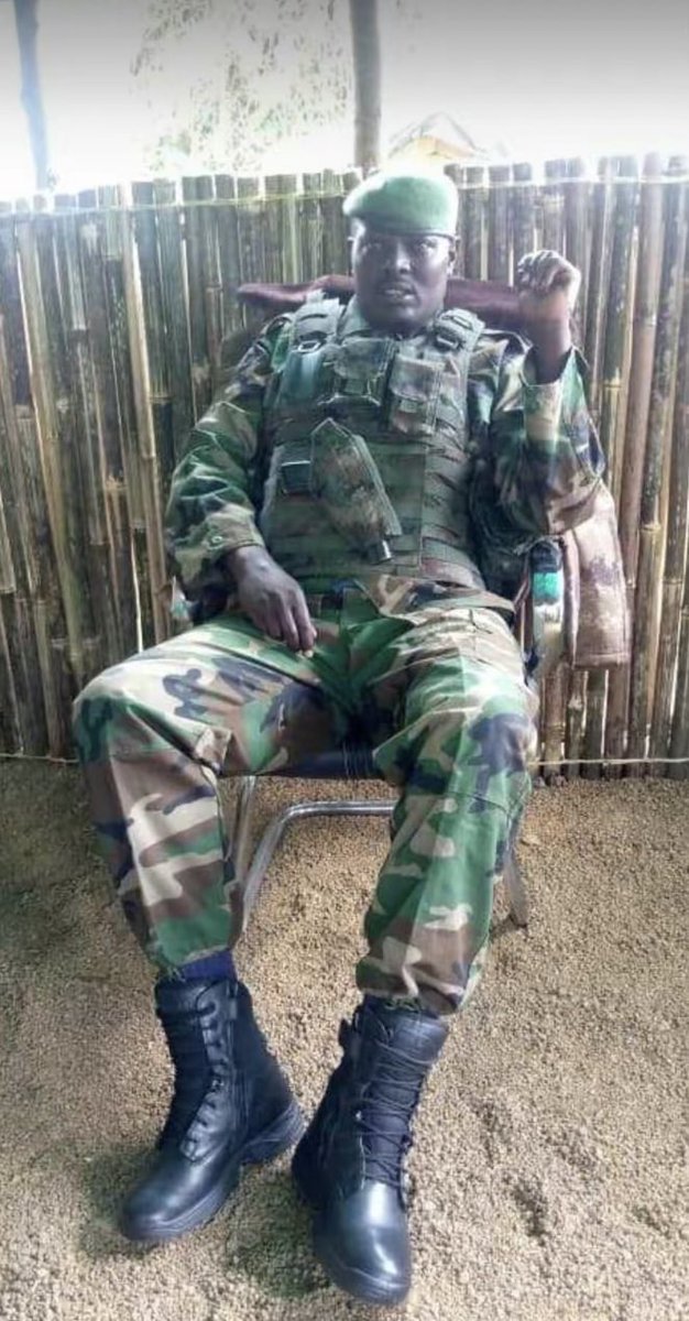 tresorkanda2's tweet photo. Le terroriste Rwandais #Bijugiza envoyé en Enfer par les FARDC

Colonel au sein de l’armée Rwandaise, il commandait les attaques terroristes de la RDF contre la population congolaise

Merci aux FARDC https://t.co/4VqwJbVKPu
