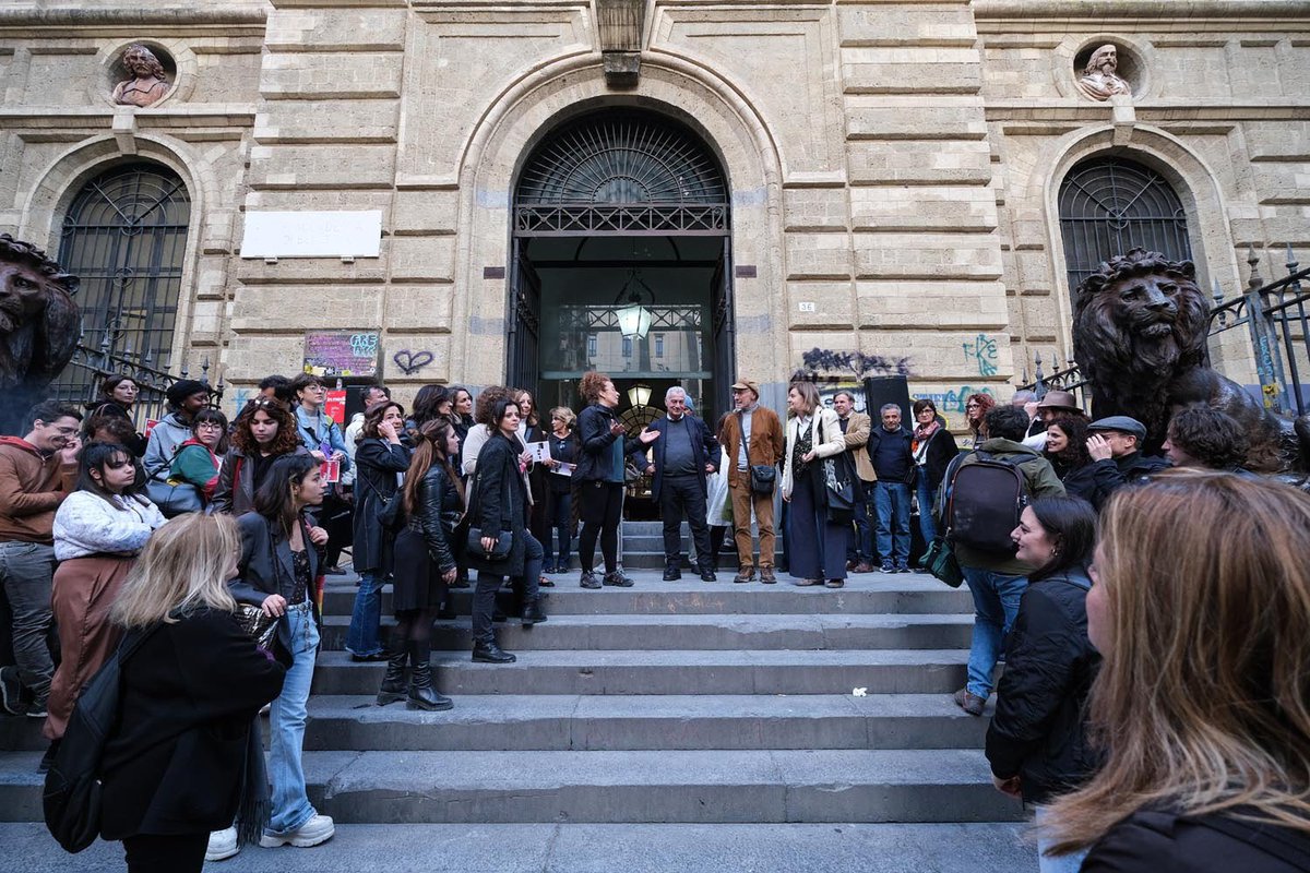 RosariaIazzetta's tweet photo. Grazie ragazz*, collegh*, Scuola di Scultura, Accademia di Belle Arti di Napoli, Avanti tutta! Non c'è niente di peggio che talento sprecato! Non c'è niente di assurdo, in un giovane che invecchia, senza aver espresso forza creativa che lo pervade! https://t.co/Jz8LBoK5Vt