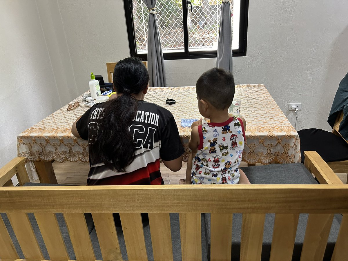 rihe_nigemamajp's tweet photo. フィリピン生活の旨みは一般家庭でもベビーシッターが雇える事。

ずーっと遊んでくれるから子どもご機嫌。
少しの課金で母子共にメンタルがものすごく安定する。（1日約1500円）

未就学児連れこそ最高な生活できるよ🇵🇭

日本じゃこんなありがたい存在ないよなぁ… https://t.co/zE7421tMhQ