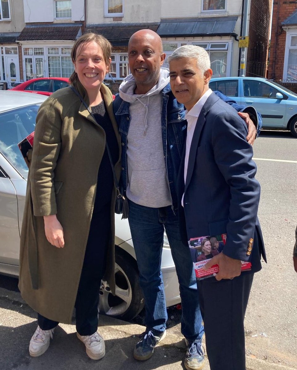 SadiqKhan's tweet photo. Since being elected @jessphillips has championed her local community in Parliament day in day out. Good to join her here in sunny Birmingham Yardley on the #LabourDoorstep
In four weeks time – we have a once in a generation moment to transform our country. #VoteJess🌹 https://t.co/xPHGDYQOF6