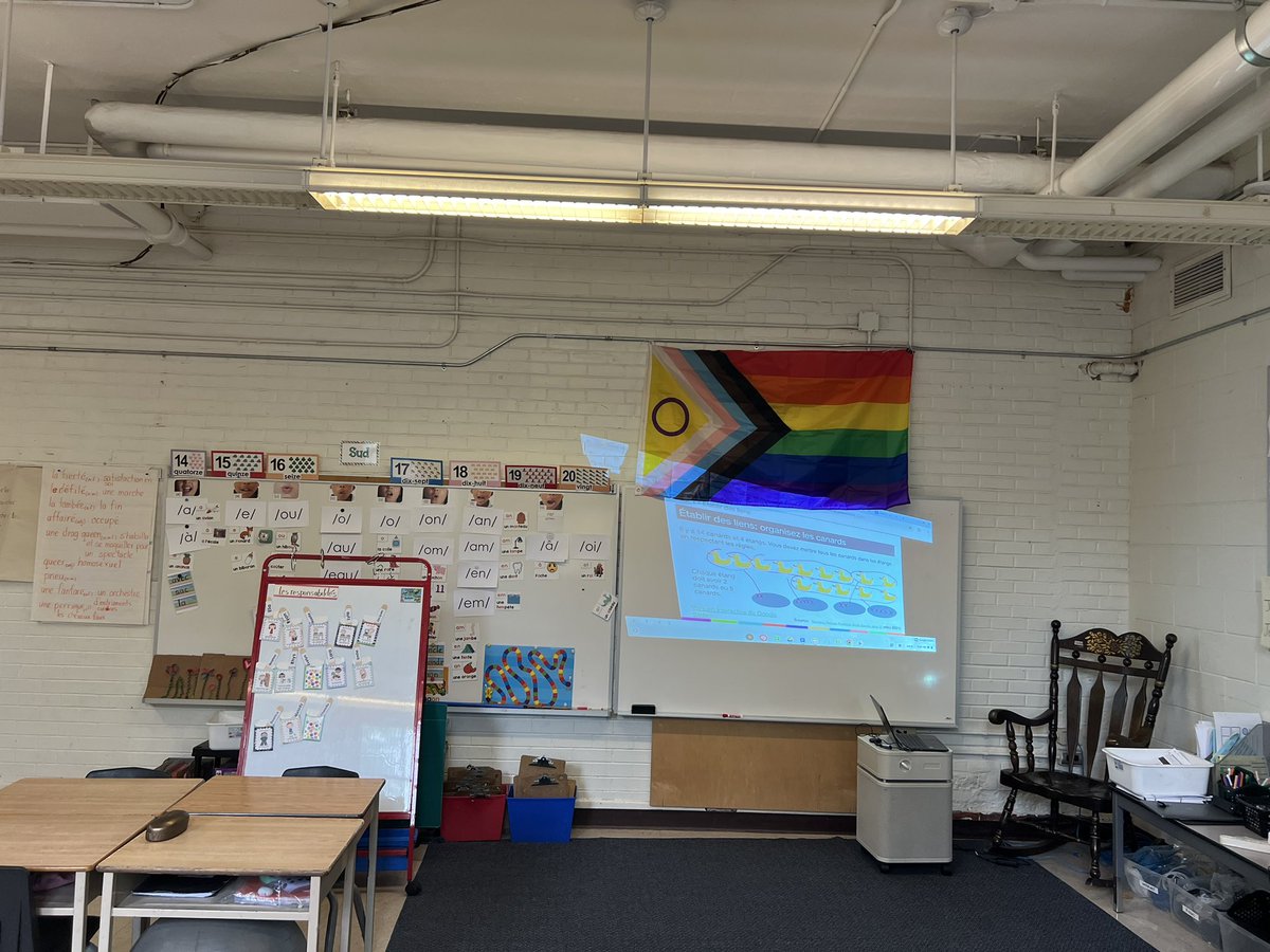 mmerowlatt's tweet photo. Thank you @AllenbyPS for purchasing #Pride flags for our classrooms @AllenbyPS_TDSB. Flying Pride flags signals that our schools are safe spaces for everyone. We accept, respect and support the 2SLGBTQIA+ community. #AllenbyPride #TDSBPride #inclusion #diversity @tdsb ๐ https://t.co/q1hg8rlGGw