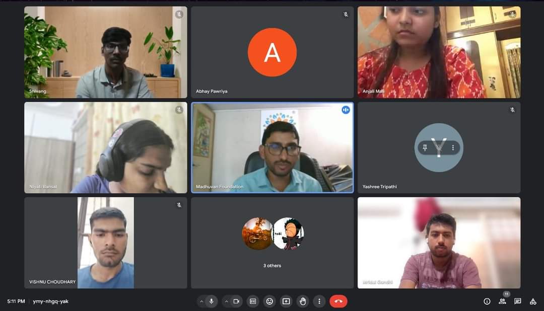 MadhuvanF's tweet photo. Madhuvan Foundation is thrilled to announce our recent collaboration with UPES! 🎉 As part of this collaboration with Srijan4.0, we've invited some talented interns to join us for a meaningful social internship. #MadhuvanFoundation #UPES #InternshipOpportunity  @upes_srijan https://t.co/HxgaOaRNlw