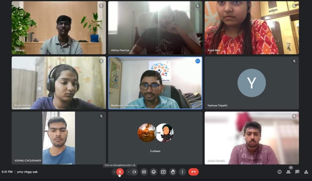 MadhuvanF's tweet photo. Madhuvan Foundation is thrilled to announce our recent collaboration with UPES! 🎉 As part of this collaboration with Srijan4.0, we've invited some talented interns to join us for a meaningful social internship. #MadhuvanFoundation #UPES #InternshipOpportunity  @upes_srijan https://t.co/HxgaOaRNlw