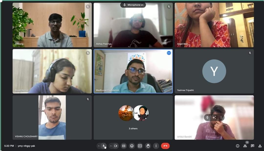 MadhuvanF's tweet photo. Madhuvan Foundation is thrilled to announce our recent collaboration with UPES! 🎉 As part of this collaboration with Srijan4.0, we've invited some talented interns to join us for a meaningful social internship. #MadhuvanFoundation #UPES #InternshipOpportunity  @upes_srijan https://t.co/HxgaOaRNlw