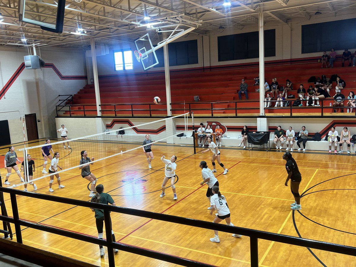 Dumas League Day 1! It was great to see LHVB players in action! Both the varsity and jv competed, but plenty to work on before August. 
#gritoverquit #unfinishedbusiness 
🌾🏐