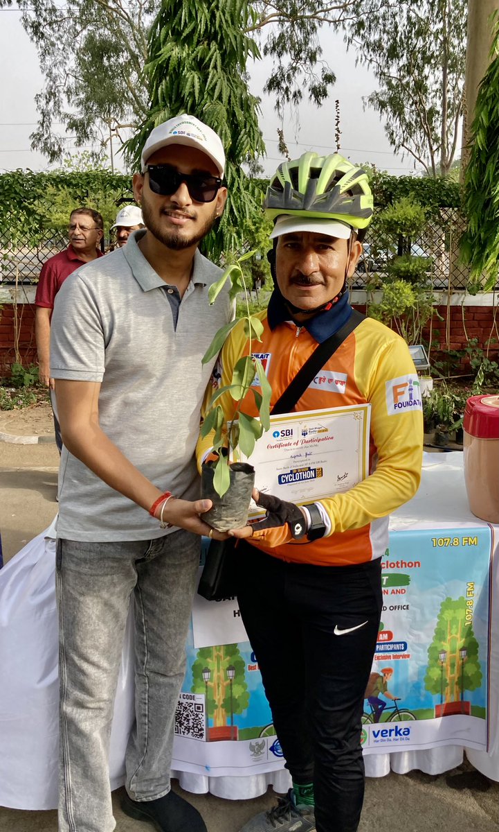 RohanSingh4Chd's tweet photo. Delighted to present Mr. Rupesh Bali & Mr Satija with a sapling during our Cyclothon in honor of Environment Day, symbolizing our commitment to a greener future.
#EnvironmentDay #worldenvironmentday #Chandigarh #Cyclothone #ClimateAction #nature https://t.co/Dv9ELlPz1g