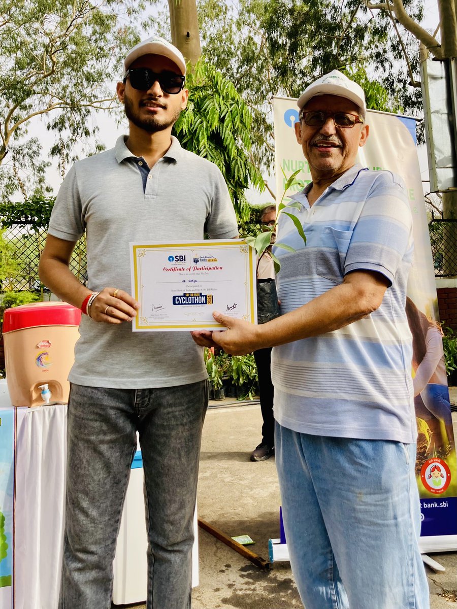 RohanSingh4Chd's tweet photo. Delighted to present Mr. Rupesh Bali & Mr Satija with a sapling during our Cyclothon in honor of Environment Day, symbolizing our commitment to a greener future.
#EnvironmentDay #worldenvironmentday #Chandigarh #Cyclothone #ClimateAction #nature https://t.co/Dv9ELlPz1g