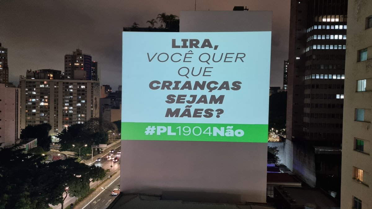 PortalCatarinas's tweet photo. O aborto acima de 22 semanas é, em geral, feito por meninas, porque se demora a descobrir o abuso e a gravidez. Milhares de meninas terão suas infâncias interrompidas se o PL1904, que equipara o aborto legal a homicídio, for aprovado! #CriançasNãoÉMãe #PL1904Não https://t.co/jDpXYexGl3