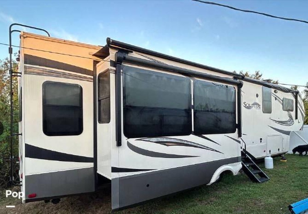 RvCrazy's tweet photo. MAKE AN OFFER TODAY! - 2019 Grand Design Solitude 377MBS with 4 slide-outs and mid bunk. Well-maintained, roof resealed in 2023, tires replaced in 2021. 
🔸Price $49,950 🔻 Price Drop: $5,650.00 (Jun 01)
🔸Location #PortCharlotte #Florida

➖➖
🔗 https://t.co/DM193yoGt8
➖➖ https://t.co/tmo219xoyX