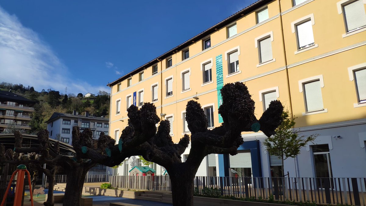 NAIZirratia's tweet photo. 🏫 Kidetasunerako Dinamikak Eskolan (KIDE) proiektua jarri dute martxan Tolosako @herrikide Ikastetxean. Osasun mentala sustatu eta ikastetxe barruan gertatzen diren jazarpenak edo bullying kasuak saihestea dute helburu 👇
🔈▶️ https://t.co/GvpgSF6kQ6 https://t.co/mps9W0zKLd